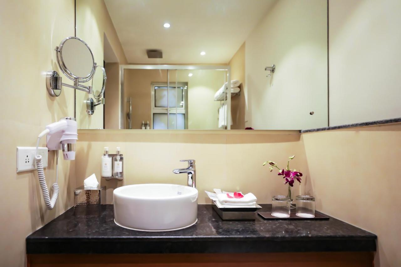 Regenta Suites Gurugram, Sohna Road, Sector 49 古尔冈 外观 照片