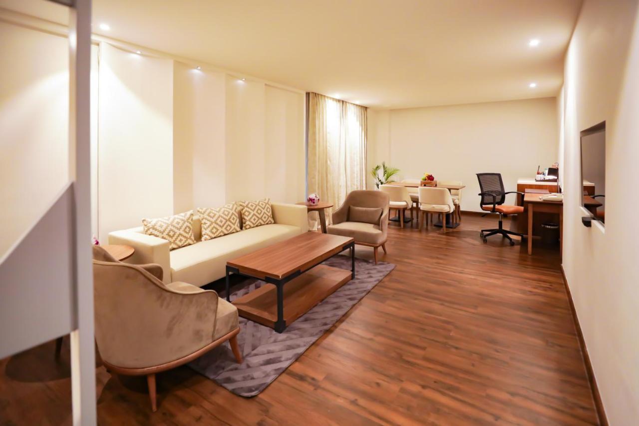 Regenta Suites Gurugram, Sohna Road, Sector 49 古尔冈 外观 照片